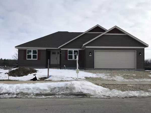 1526 Whitewater Dr, West Bend, WI 53095