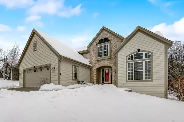 113 Lower Woodford CIRCLE, West Bend, WI 53090