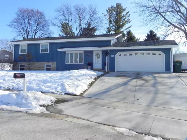 1656 Willow Ct, Grafton, WI 53024