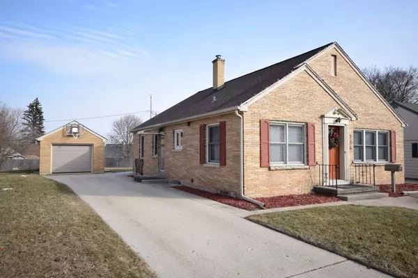 West Bend, WI 53095,226 Lincoln Dr N