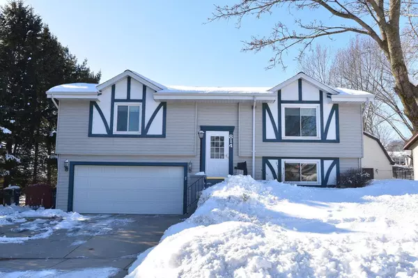 814 Kings Ridge COURT E, West Bend, WI 53090