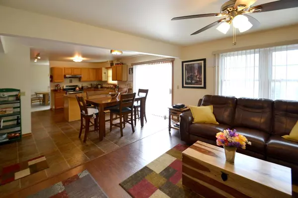 10045 S Warwick Dr, Oak Creek, WI 53154