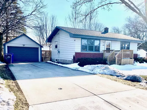 207 James St, Watertown, WI 53098