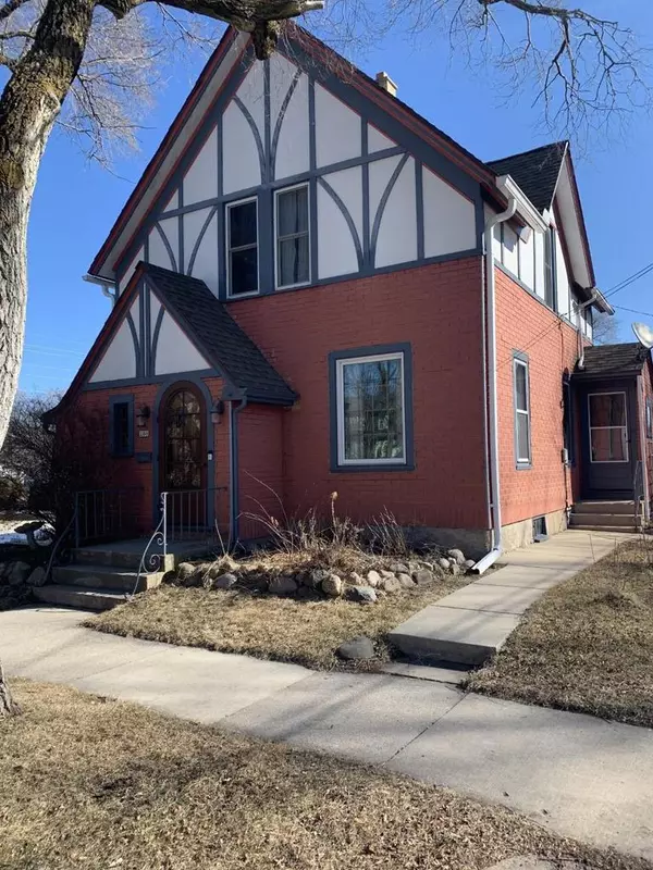 208 S Coe Ave, Port Washington, WI 53074