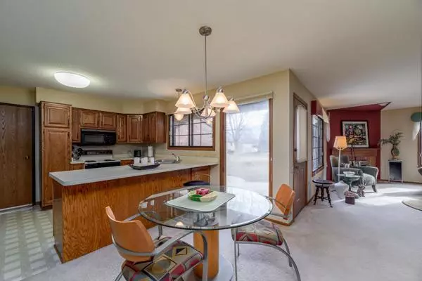 8163 S Forest Hills Cir #D, Franklin, WI 53132