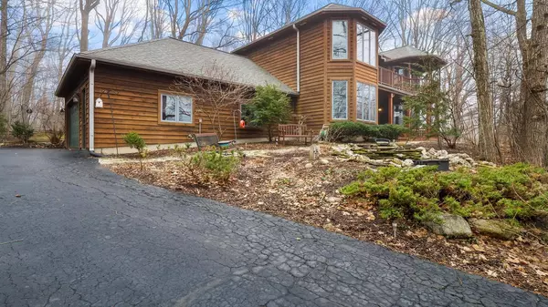 1882 Blackfoot Ct, Grafton, WI 53024