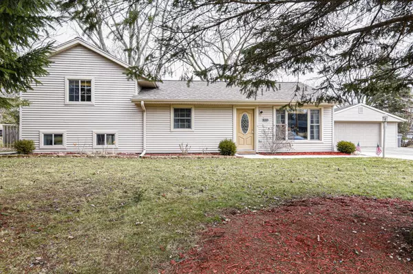 W145S7050 Brentwood Dr, Muskego, WI 53150