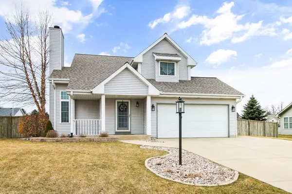 10045 S Windsor Dr, Oak Creek, WI 53154