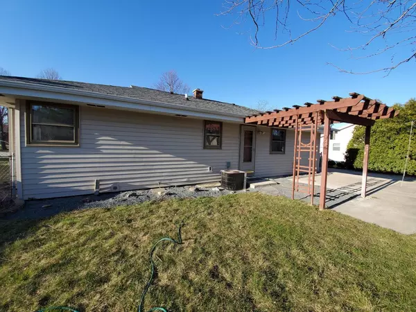 Oak Creek, WI 53154,375 E Darlene LANE