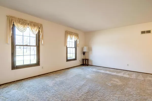 Franklin, WI 53132,9309 S Sherwood Dr