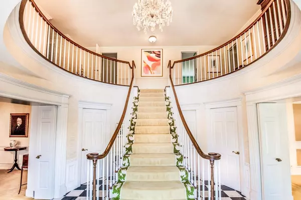 River Hills, WI 53217,7660 N River Rd