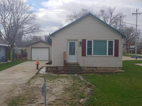 24025 Lakeshore Dr, Kansasville, WI 53139