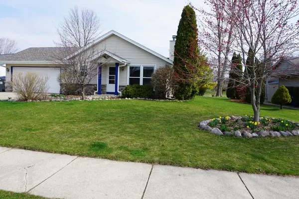 1120 E Sommers Dr, Oak Creek, WI 53154