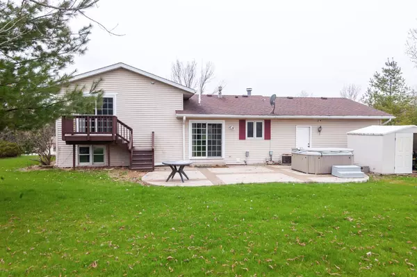 411 Brian Ct, North Prairie, WI 53153