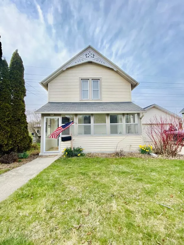 226 W Chestnut St, Port Washington, WI 53074