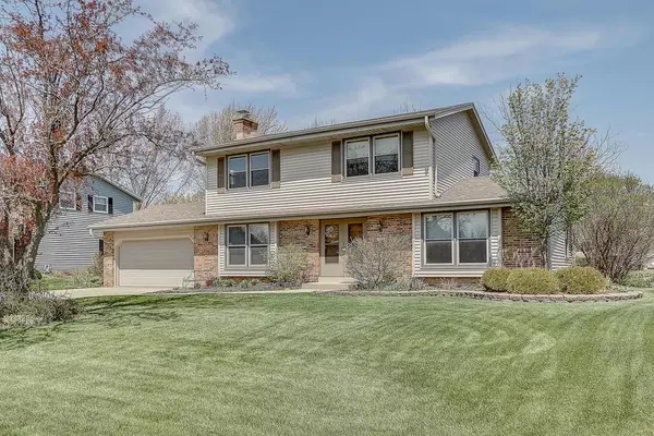 15260 W Harcove DRIVE, New Berlin, WI 53151