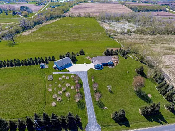 N1713 Bluebird Rd, Watertown, WI 53098