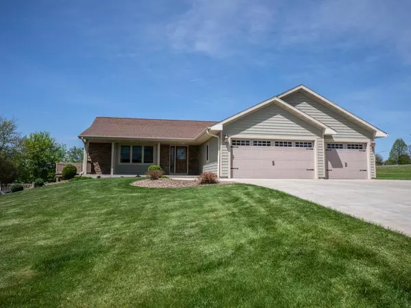 W6634 Hillview Ln, Watertown, WI 53098