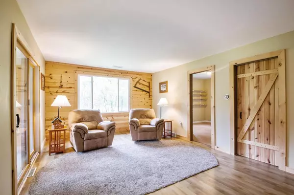 Twin Lakes, WI 53181,523 Chapel AVENUE