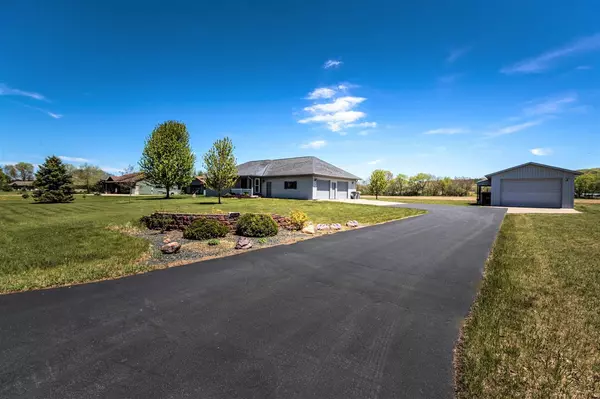 N8536 HANSON DR, Holmen, WI 54636