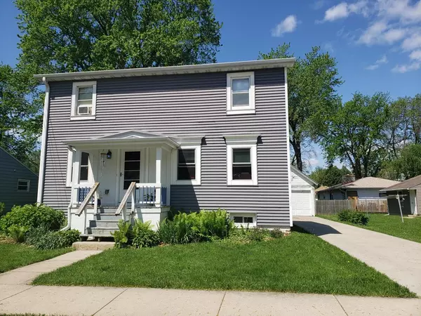 762 N Water St, Watertown, WI 53098