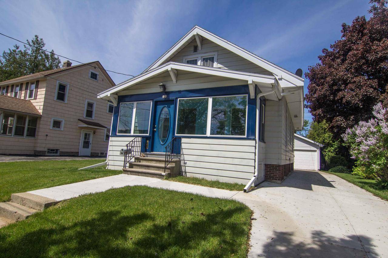 916 N. 15th St, Manitowoc, WI 54220