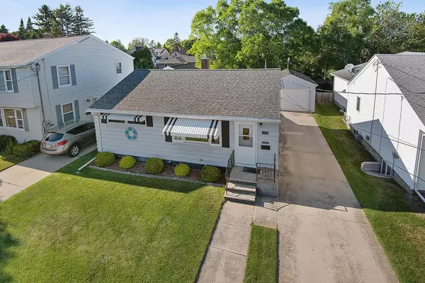 1914 12th St, Two Rivers, WI 54241