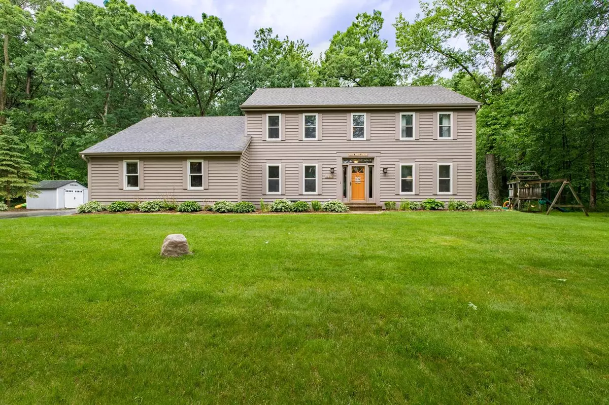 Summit, WI 53066,337 S Golden Lake Ln