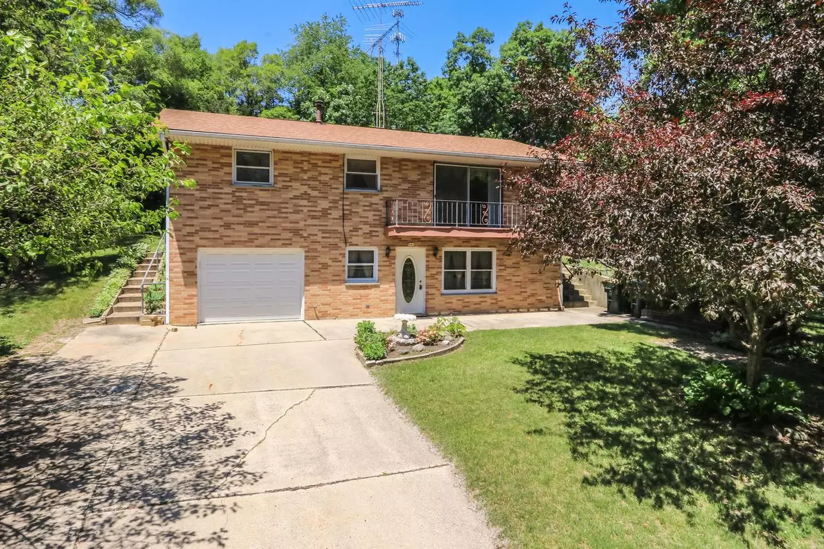 Twin Lakes, WI 53181,941 Bayview Ave