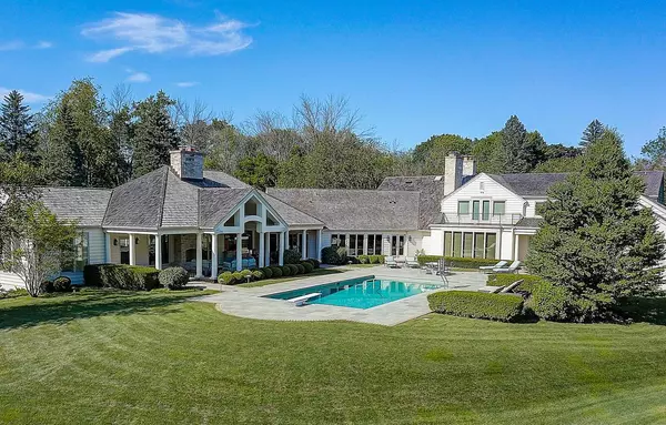 River Hills, WI 53217,8247 N River Rd