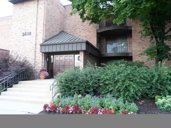 3838 N Oakland Ave #175, Shorewood, WI 53211