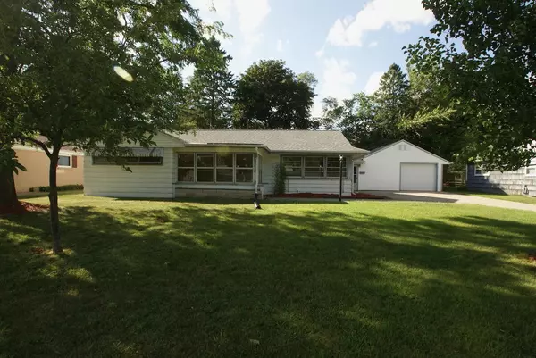 Mukwonago, WI 53149,624 Pine St