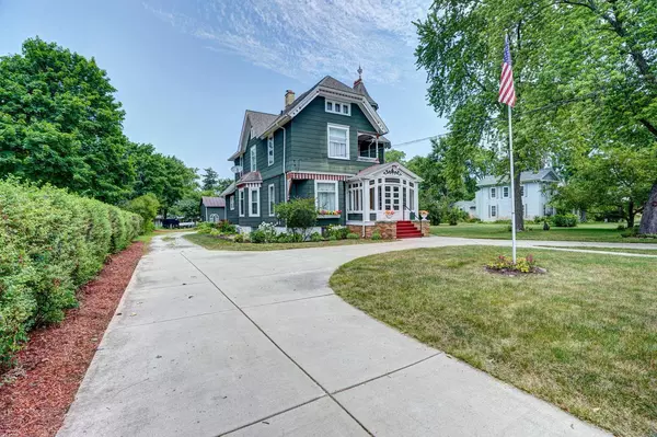 East Troy, WI 53120,2948 Main STREET