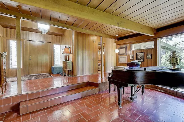 River Hills, WI 53217,7455 N Skyline Ln