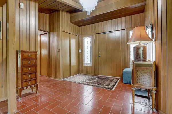 River Hills, WI 53217,7455 N Skyline Ln