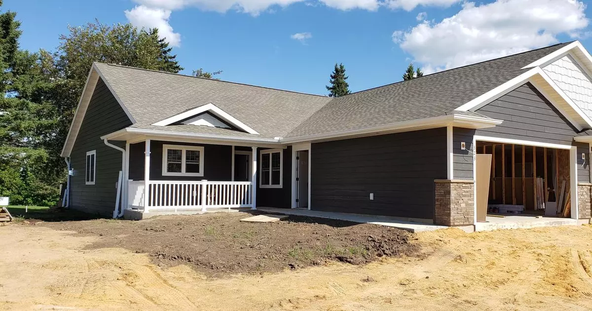 Viroqua, WI 54665,323 16TH FAIRWAY CIR