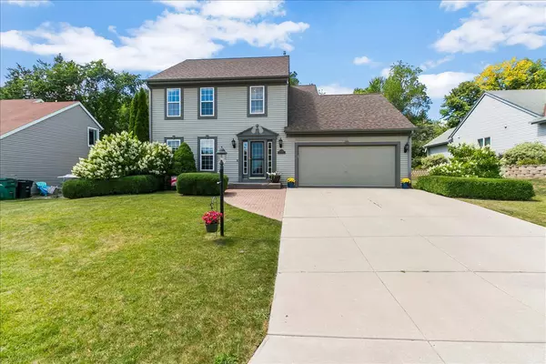 W181N8967 Melanie Ln, Menomonee Falls, WI 53051