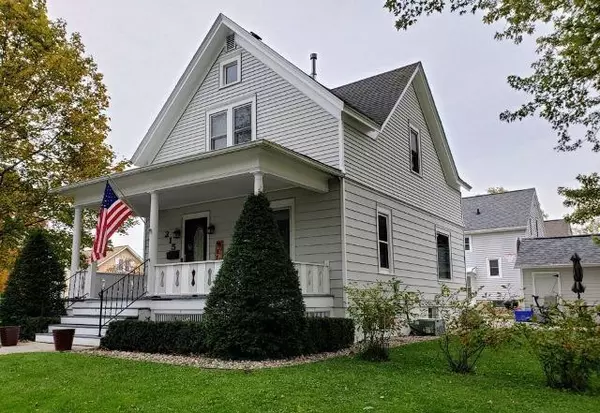 215 N Monroe St, Watertown, WI 53094