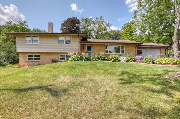 W199N9355 Wellington DRIVE, Menomonee Falls, WI 53051