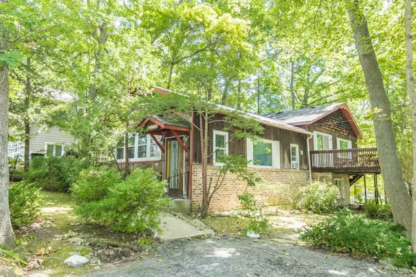 543 Oakwood Trl, Twin Lakes, WI 53181