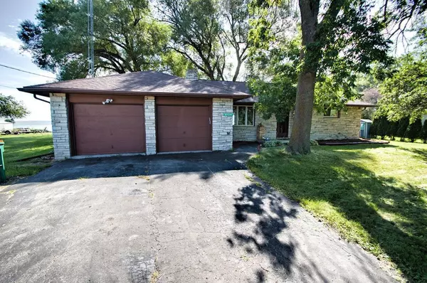 N9343 Lakeshore DRIVE, Van Dyne, WI 54979