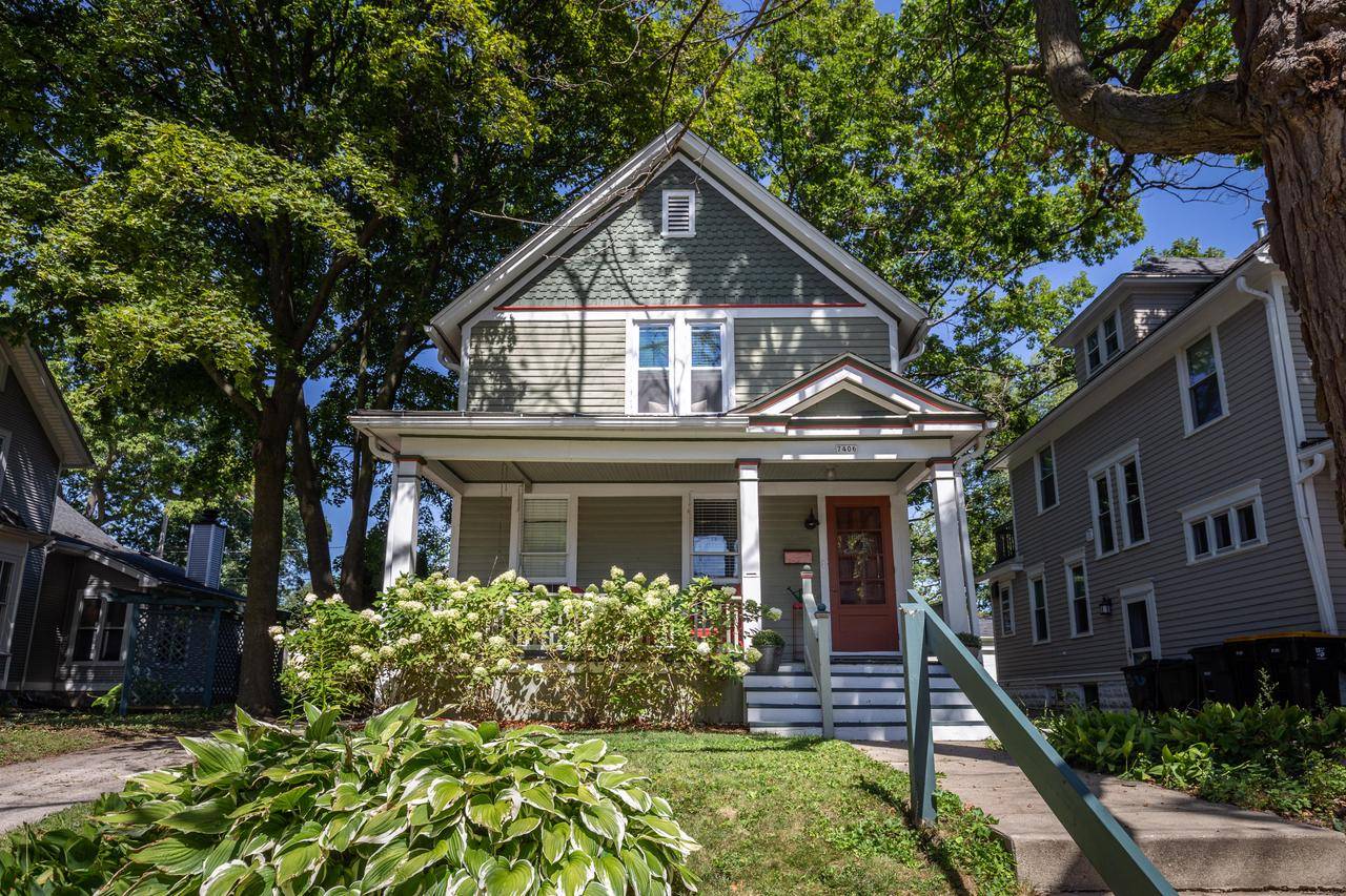 7406 W Garfield Ave, Wauwatosa, WI 53213