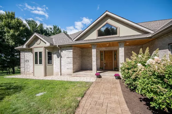 W2220 O Leary LANE, East Troy, WI 53120