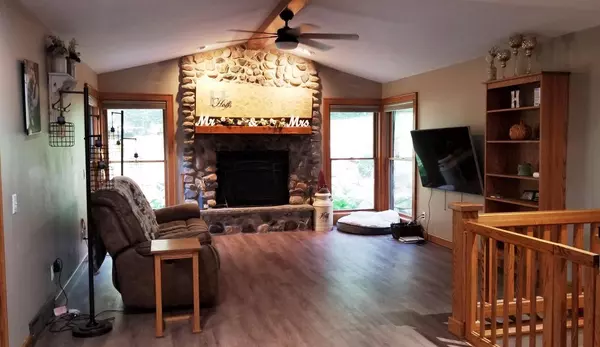 Pardeeville, WI 53954,596 Pease Rd