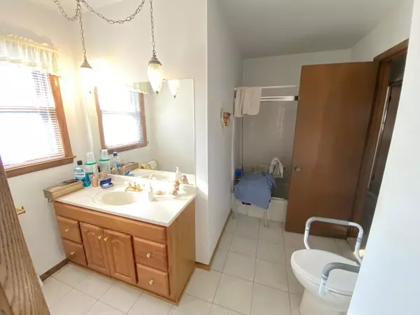 Milwaukee, WI 53223,7729 W Clovernook St