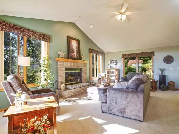 Coon Valley, WI 54623,150 HOFF LN