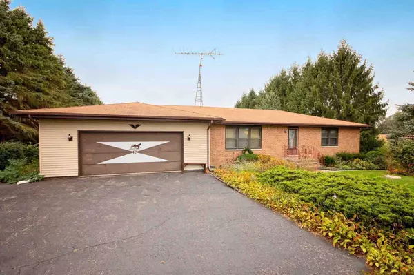 8902 368th Ave, Twin Lakes, WI 53181