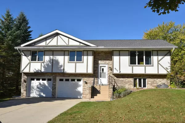 405 S Colonial Pkwy, Saukville, WI 53080
