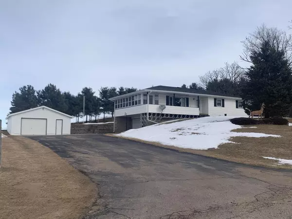 W18138 Helstad LANE, Ettrick, WI 54627