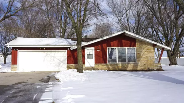 17710 Spring St, Union Grove, WI 53182